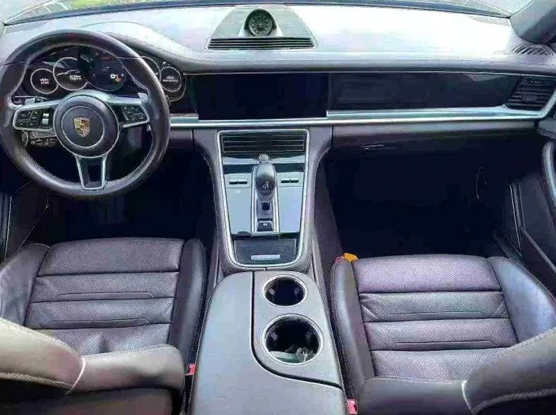 保时捷帕拉梅拉 后面外观二