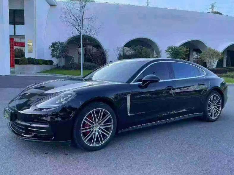 保时捷帕拉梅拉 正面外观三