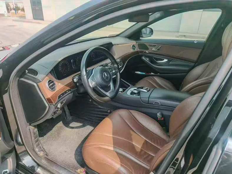 奔驰S 后面外观一