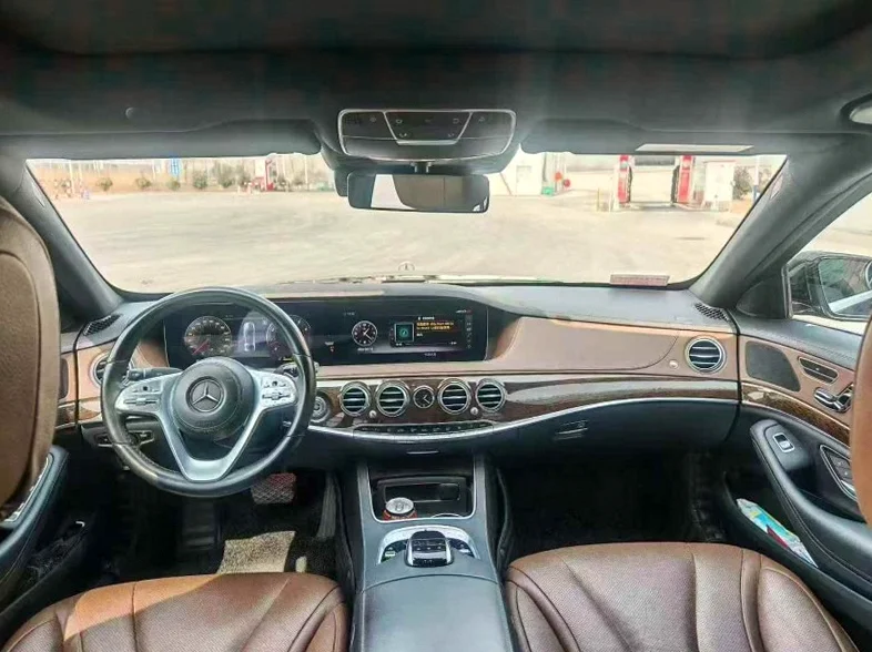 奔驰S 后面外观二