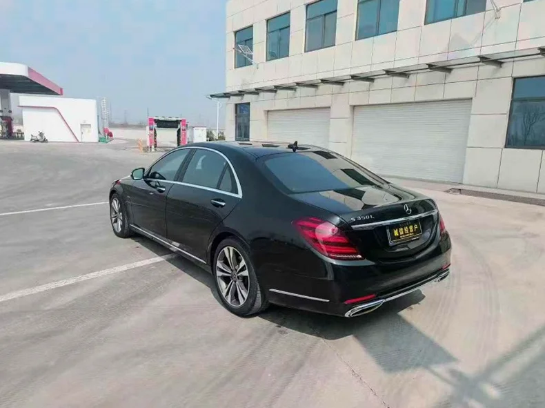 奔驰S 内饰后排