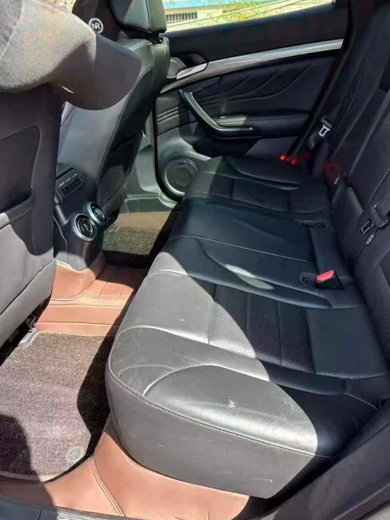 长城汽车魏牌 后面外观一