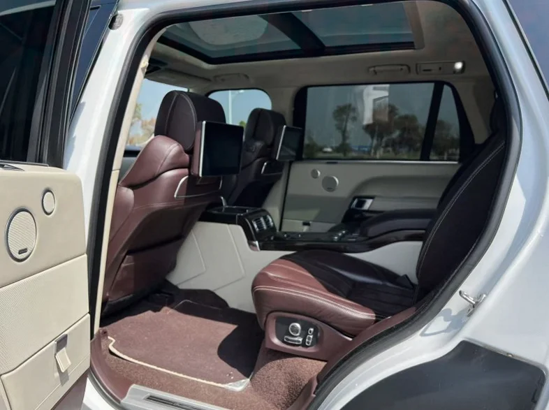 路虎揽胜行政 内饰前排