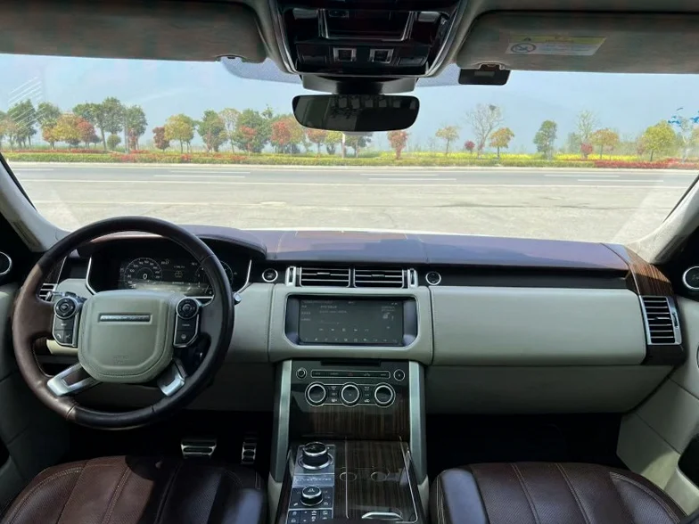 路虎揽胜行政 后面外观二