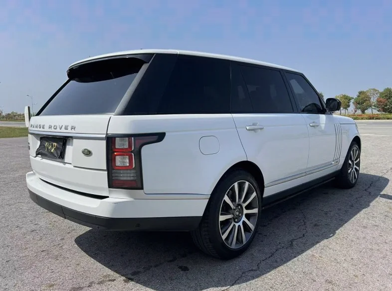 路虎揽胜行政 内饰后排