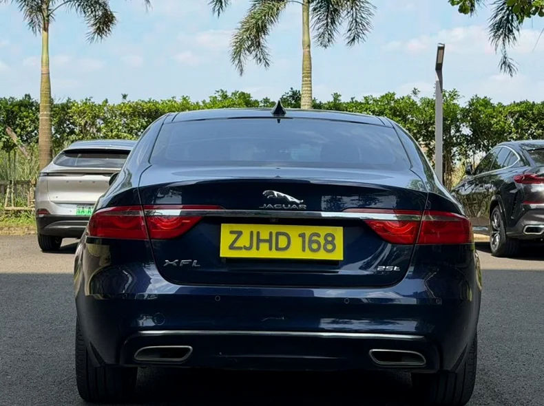 捷豹XFL 内饰后排