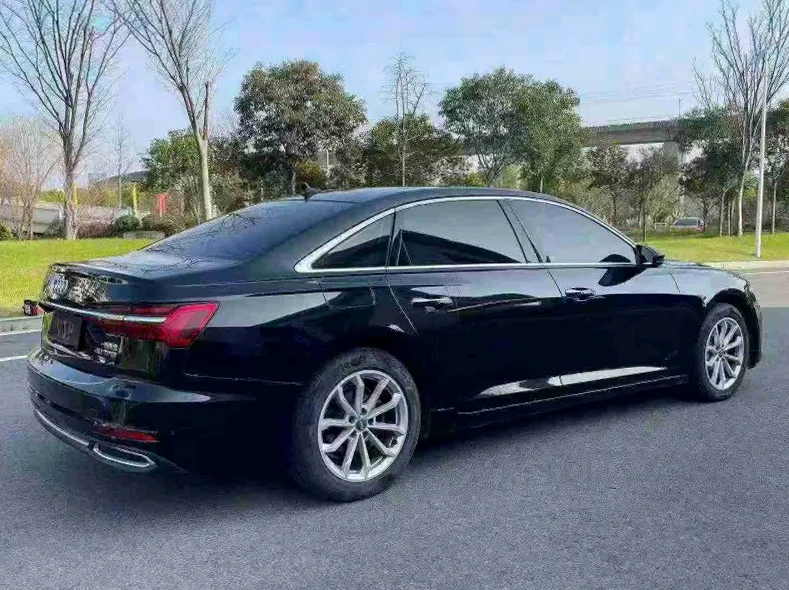 奥迪A6L 内饰前排