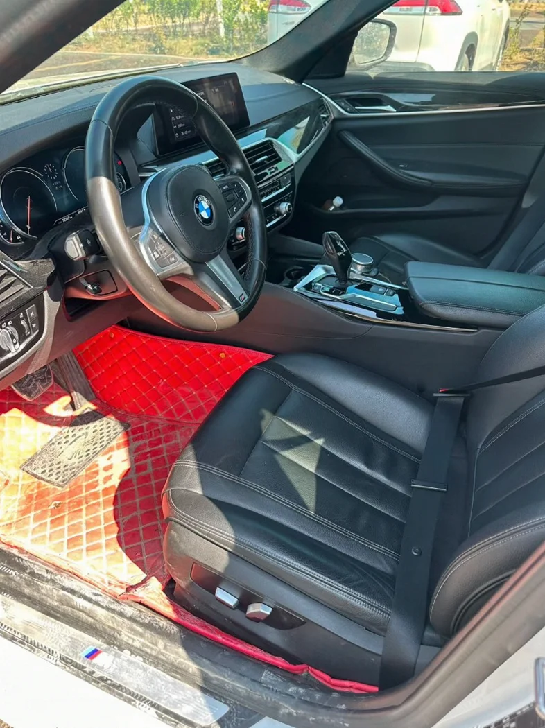 宝马5系 后面外观一