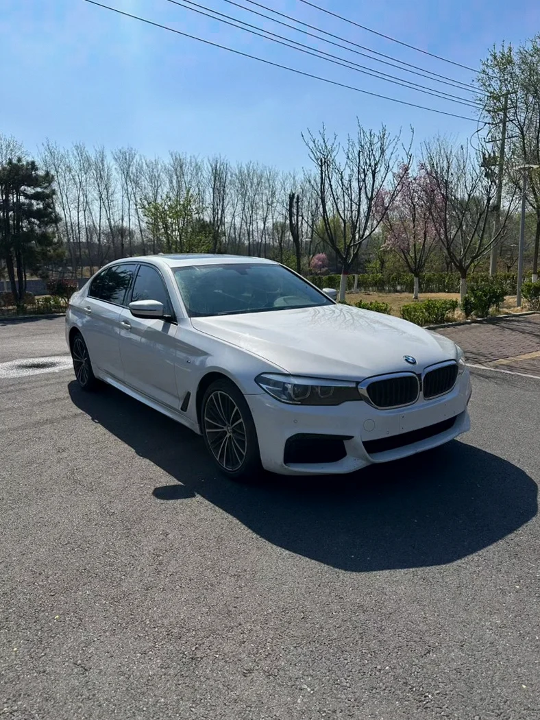 宝马5系 正面外观三