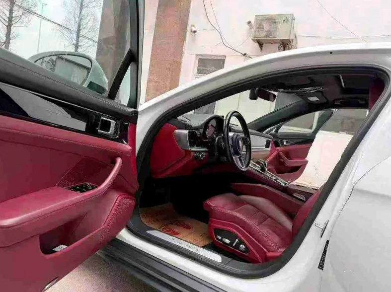 保时捷帕拉梅拉 后面外观一