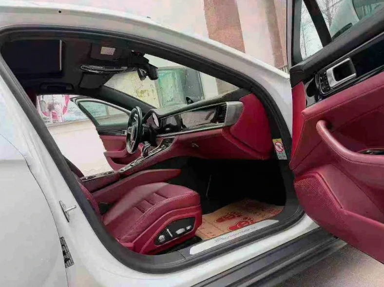 保时捷帕拉梅拉 后面外观三