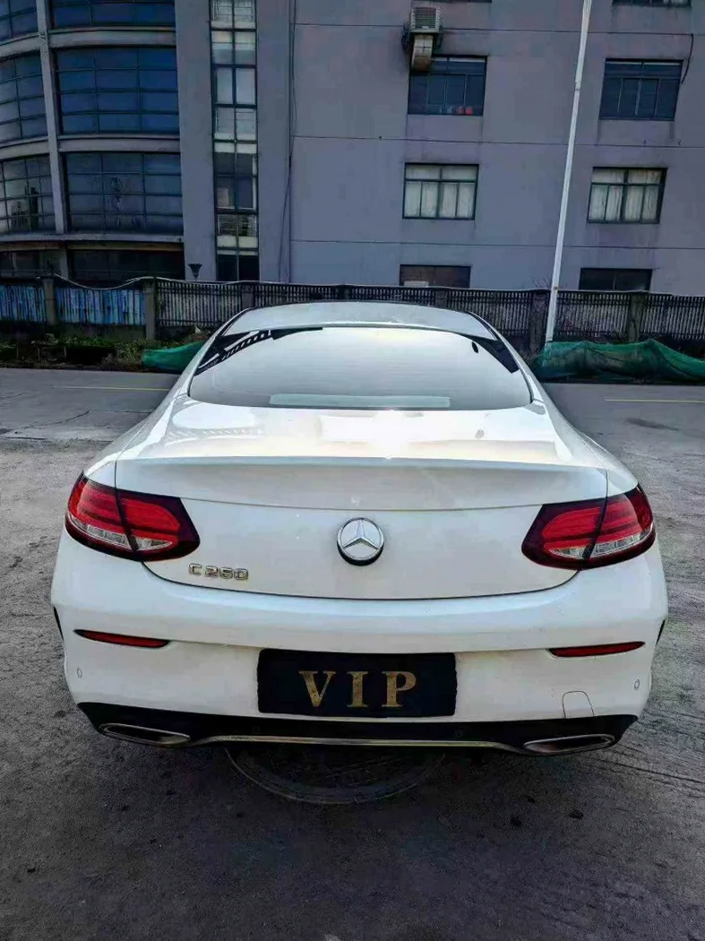 奔驰C 后面外观一