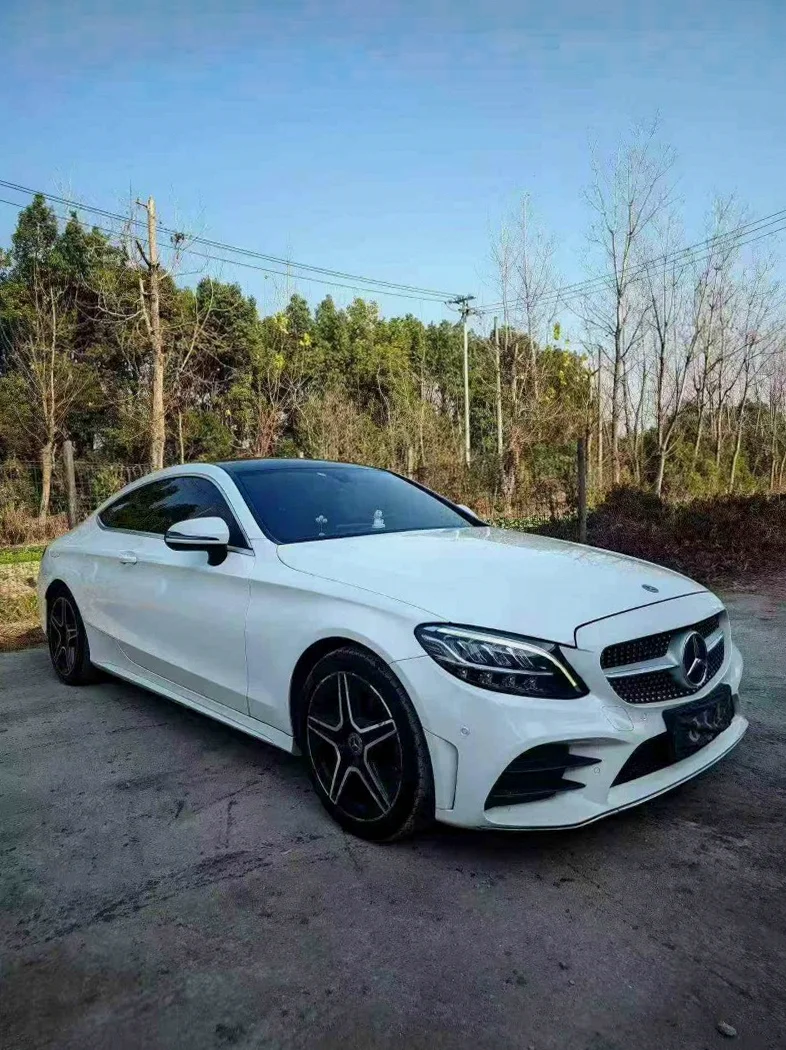 奔驰C 正面外观二