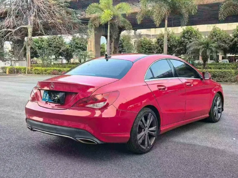 奔驰CLA 内饰后排