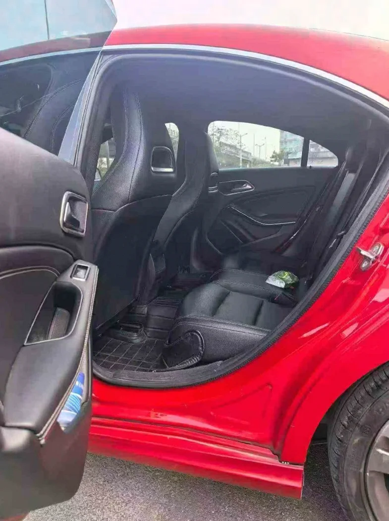 奔驰CLA 后面外观一