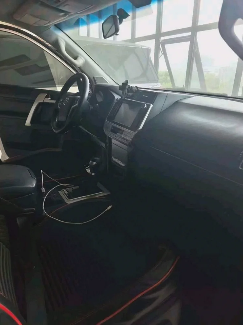 丰田普拉多 后面外观一