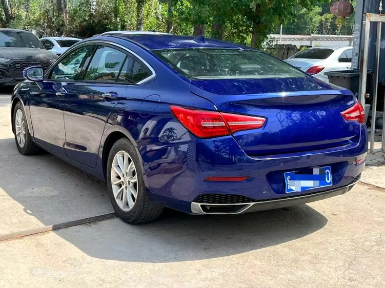 红旗H5 内饰前排