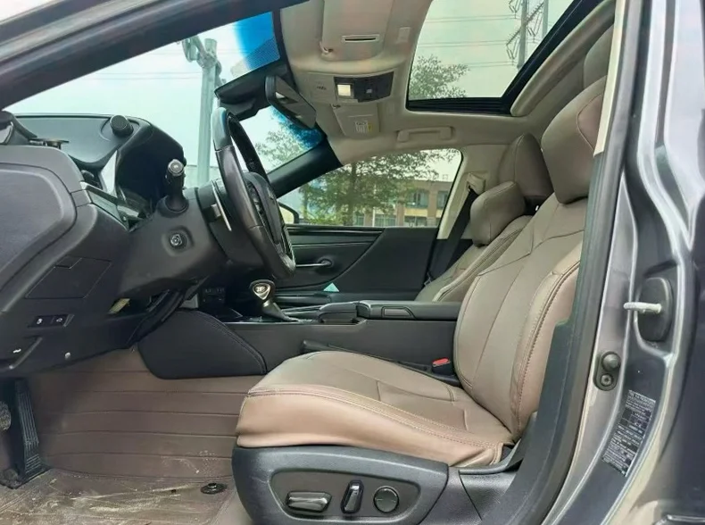 雷克萨斯ES 后面外观一