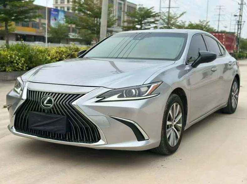 雷克萨斯ES 正面外观三