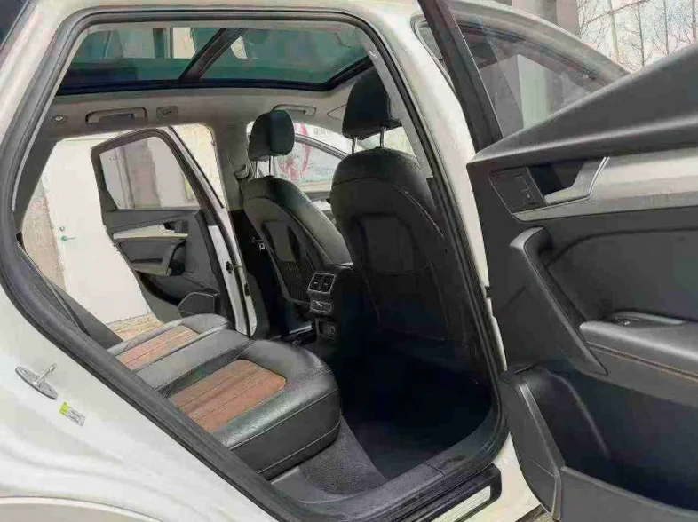 奥迪Q5 内饰前排