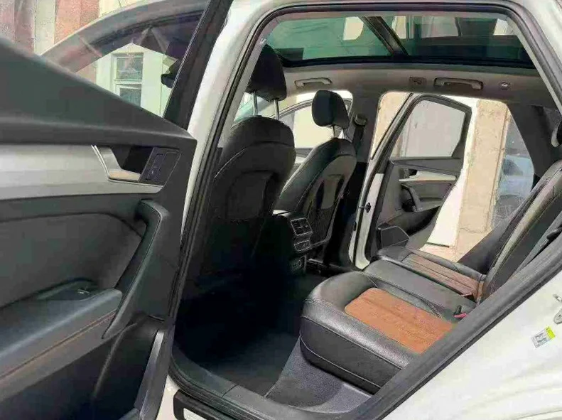 奥迪Q5 内饰后排