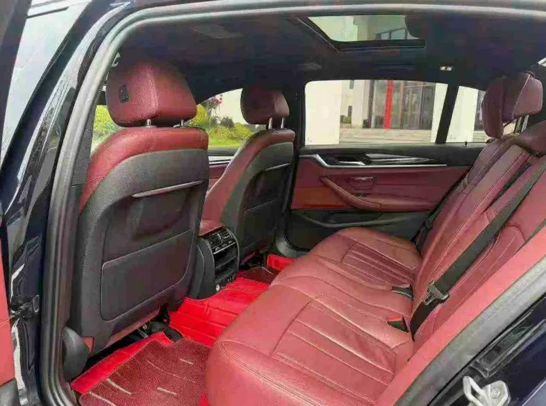 宝马5系 正面外观三