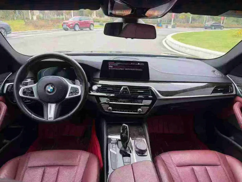 宝马5系 后面外观一