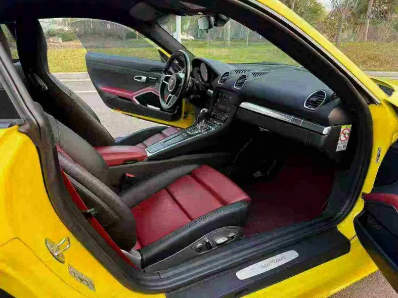 保时捷718 后面外观二