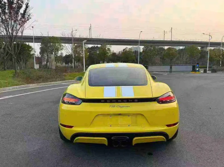 保时捷718 内饰后排