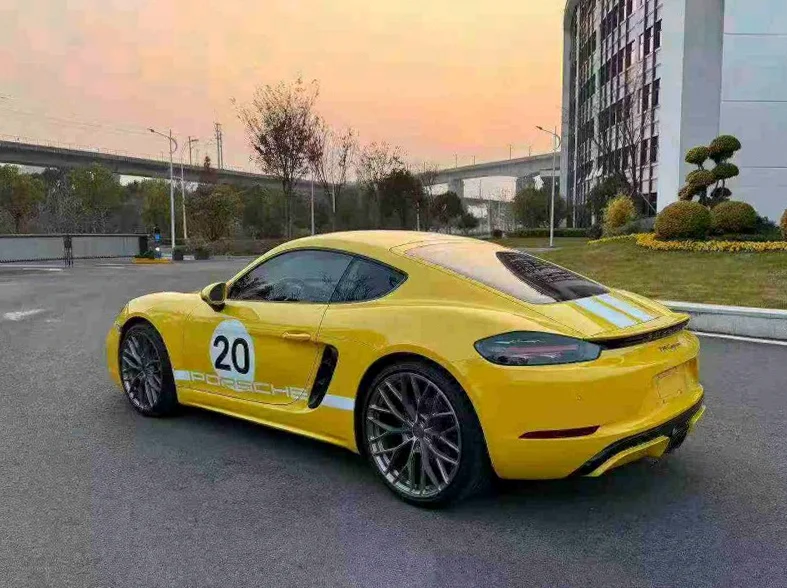 保时捷718 驾驶室