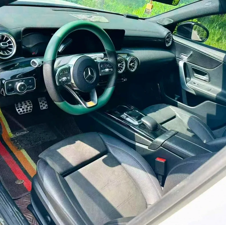 奔驰A 后面外观一