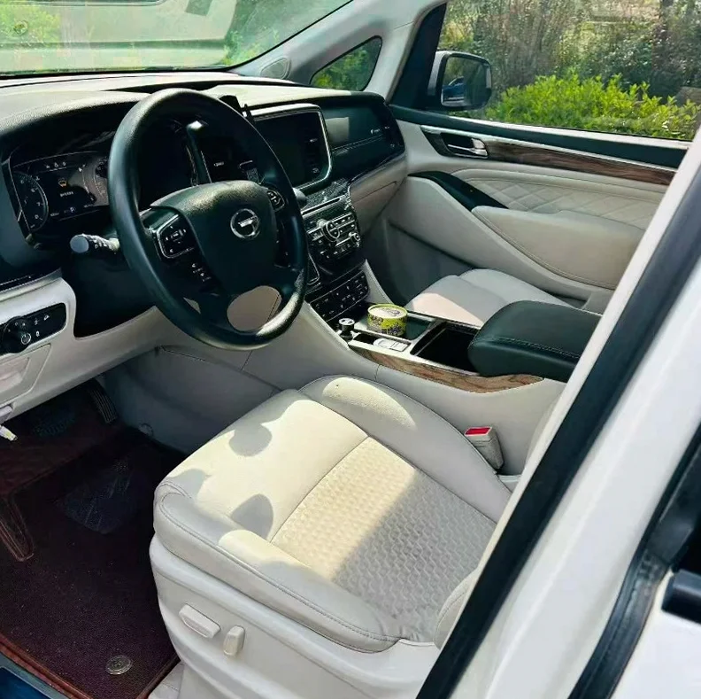 传祺M8 正面外观三