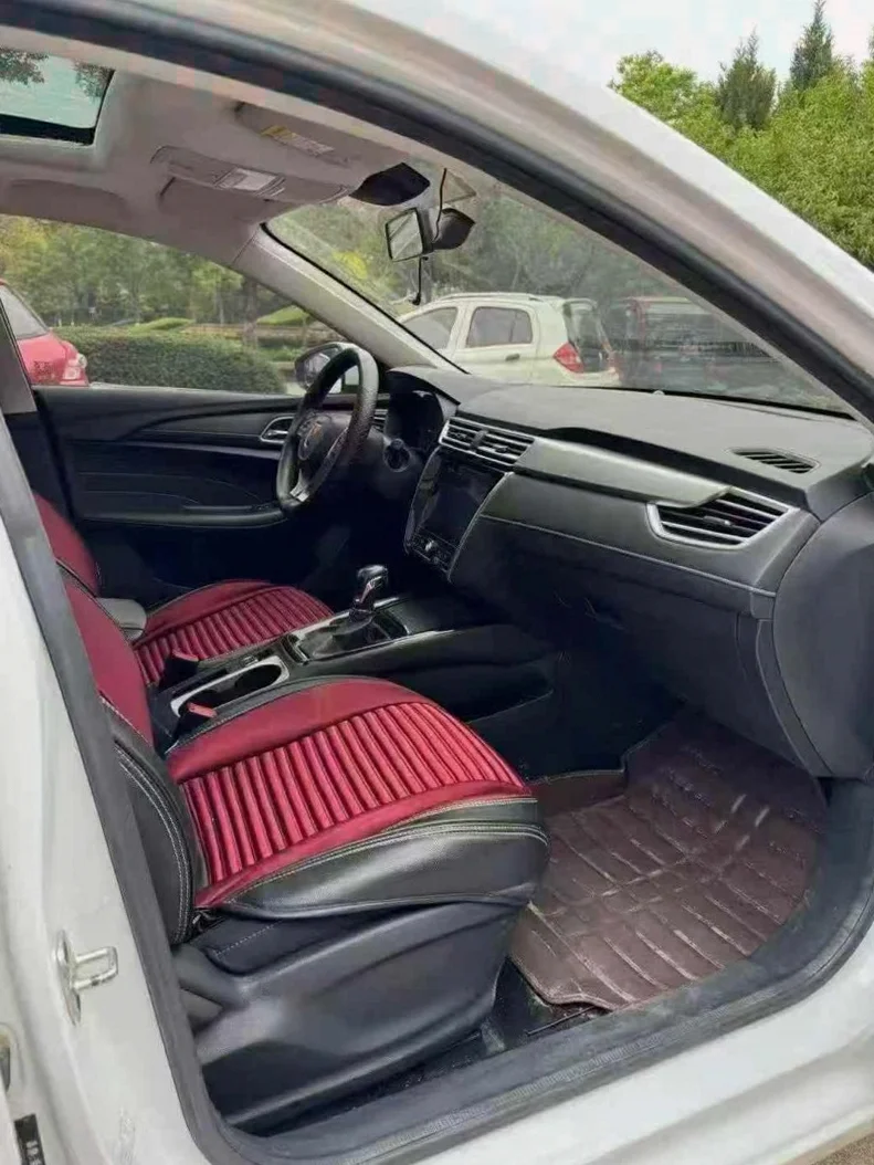 荣威i5 内饰前排