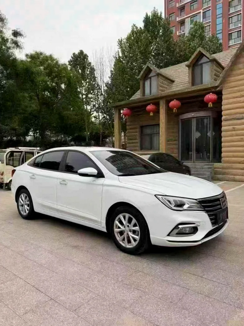 荣威i5 正面外观三