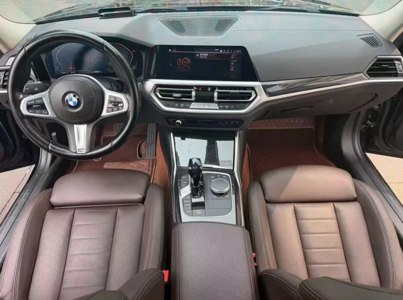 宝马3系 后面外观一