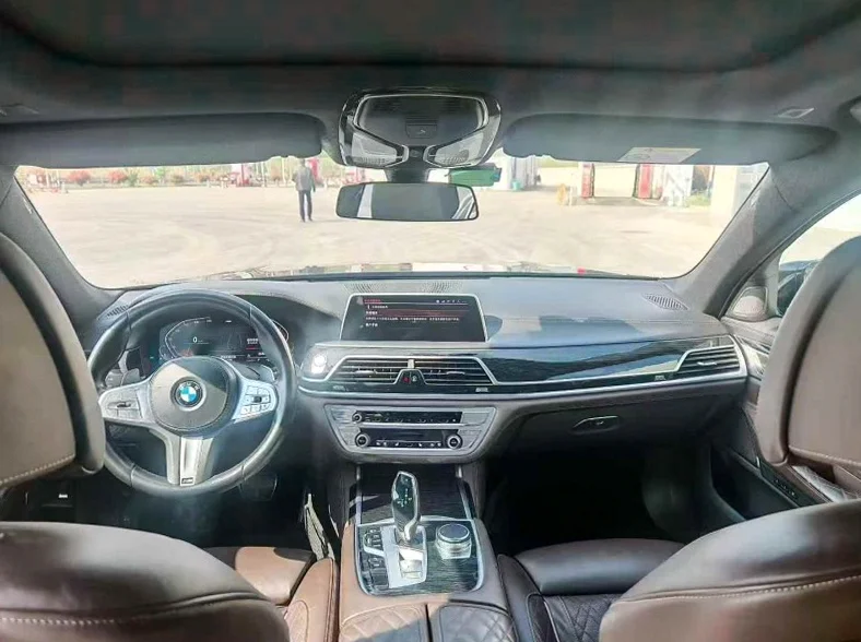 宝马7系 后面外观三