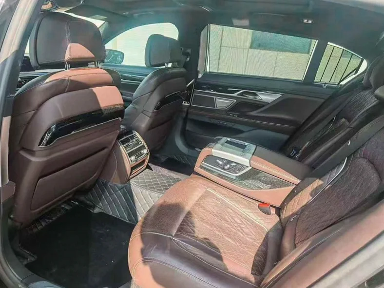 宝马7系 后面外观二