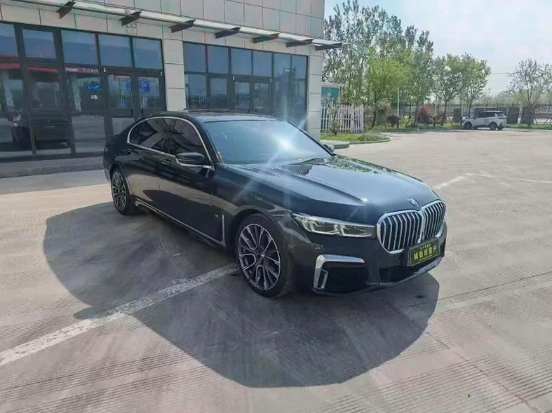 宝马7系 正面外观三