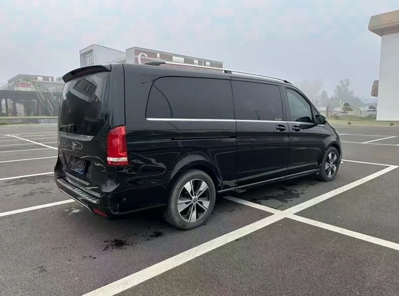 奔驰V 内饰后排