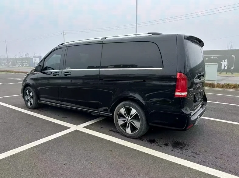 奔驰V 内饰前排