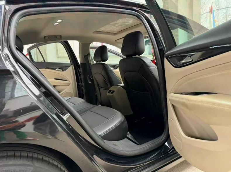 别克君威 内饰前排