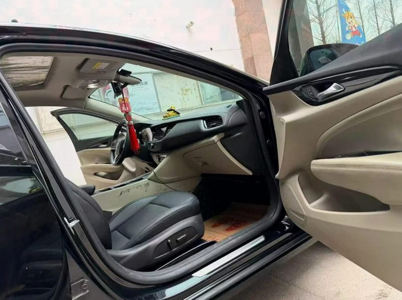 别克君威 后面外观三