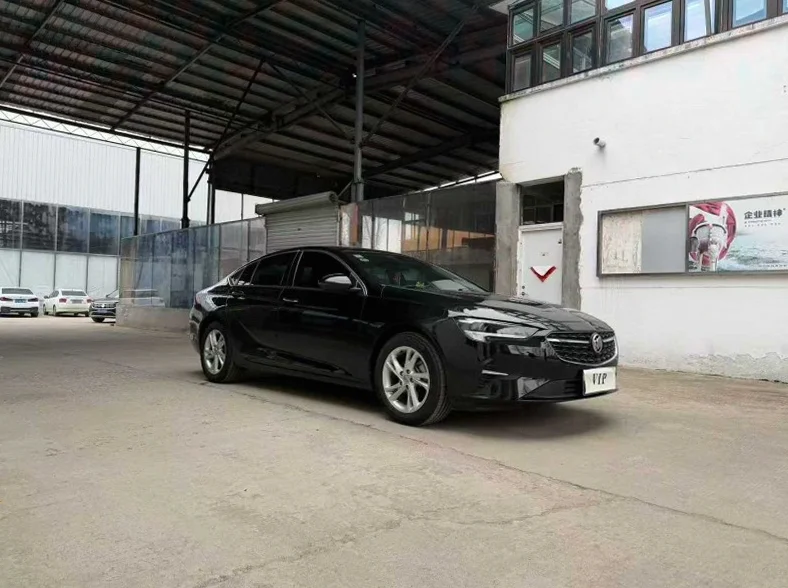 别克君威 正面外观三