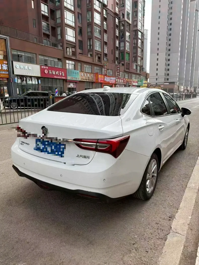 别克威朗 内饰后排