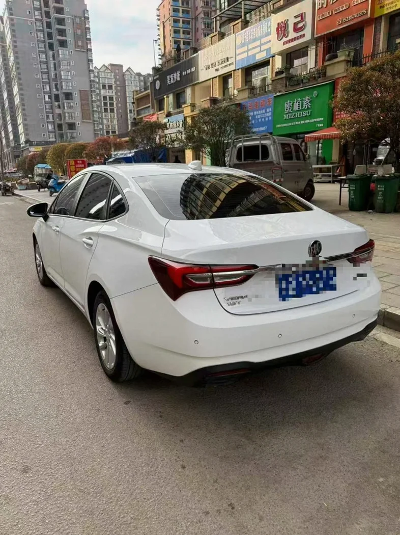 别克威朗 内饰前排