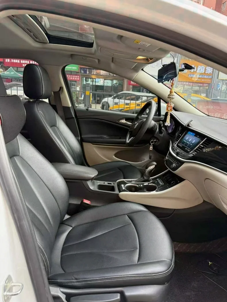 别克威朗 正面外观三