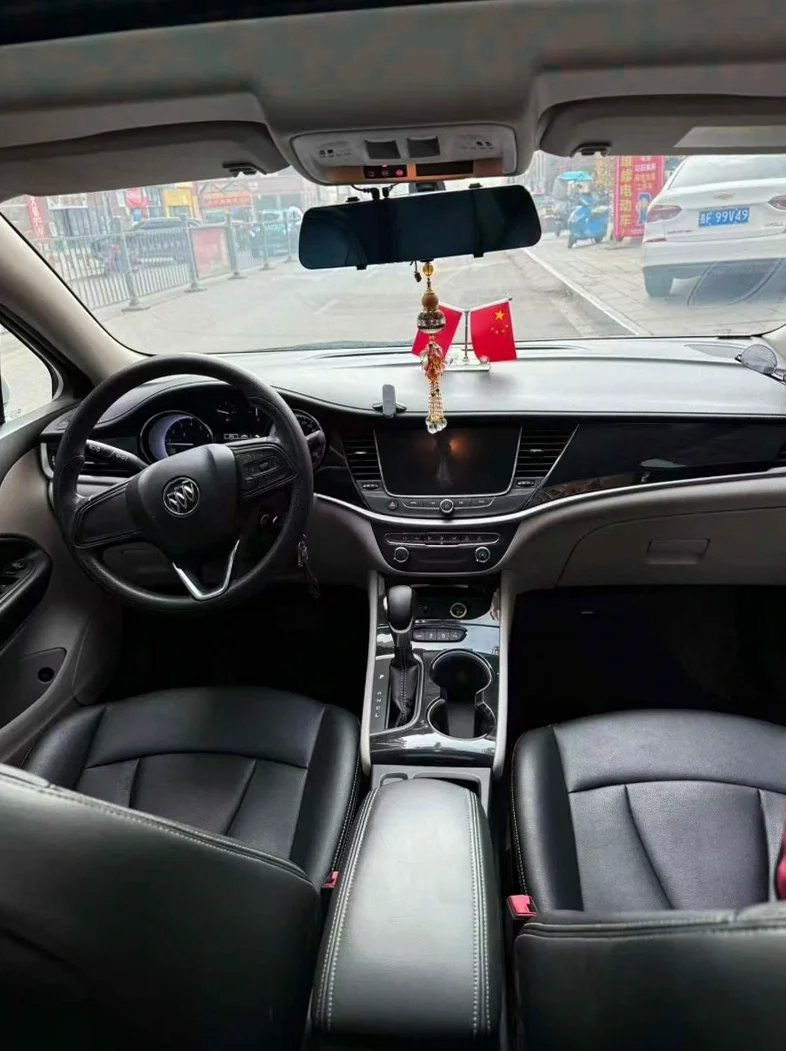 别克威朗 后面外观二