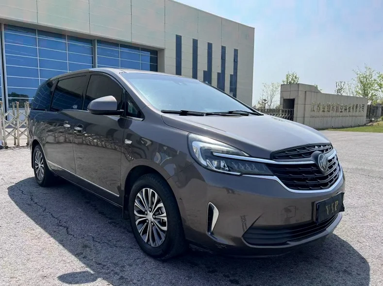 别克GL8 后面外观三