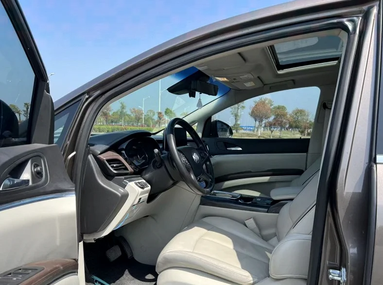 别克GL8 内饰后排