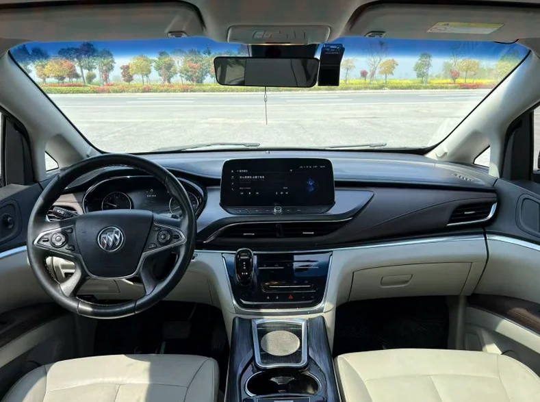 别克GL8 内饰前排